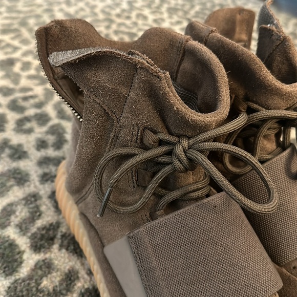 Yeezy boost 750 chocolate/ gummy sole - Picture 6 of 12